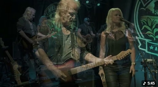 The Mellenheads performing live