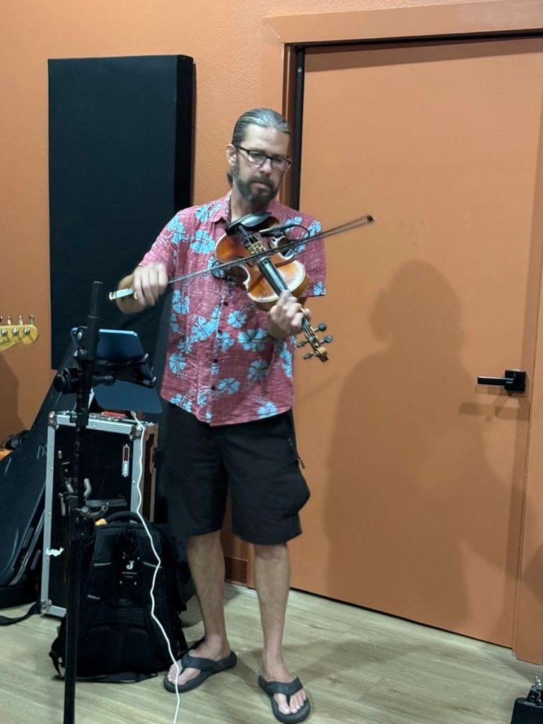 Jesse Allen Porter playing violin in studio